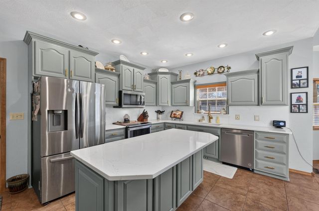 1004 N 22nd Avenue, Ozark, MO 65721