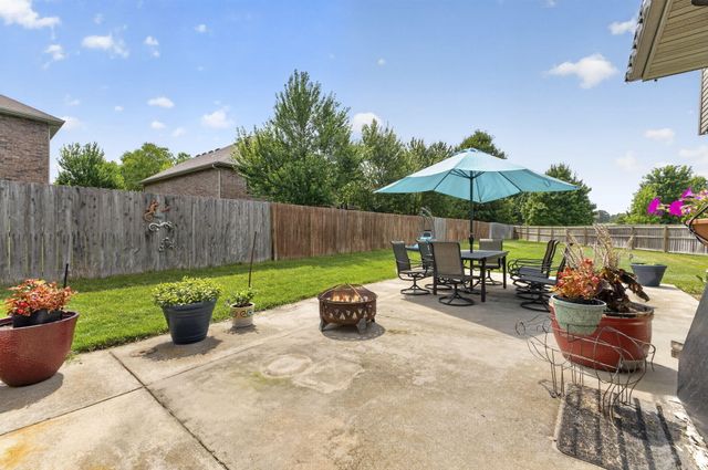 1004 N 22nd Avenue, Ozark, MO 65721