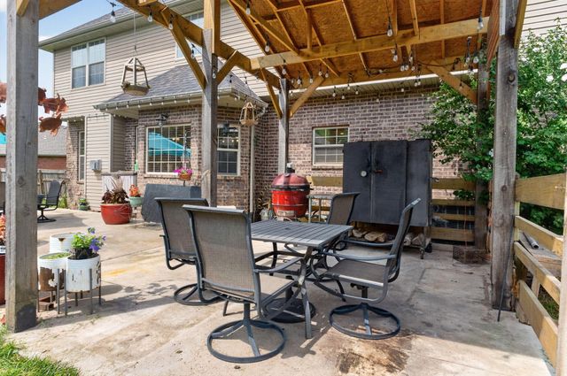 1004 N 22nd Avenue, Ozark, MO 65721