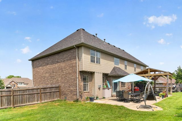 1004 N 22nd Avenue, Ozark, MO 65721
