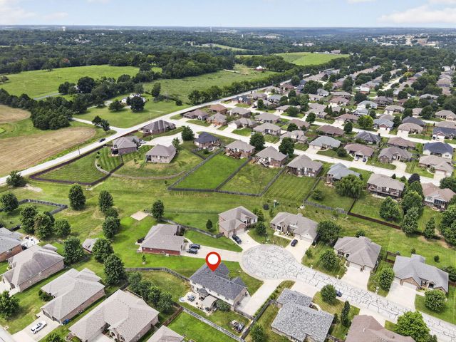 1004 N 22nd Avenue, Ozark, MO 65721
