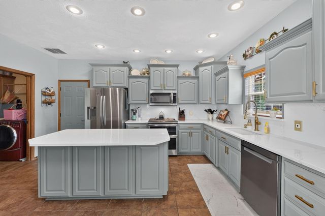 1004 N 22nd Avenue, Ozark, MO 65721