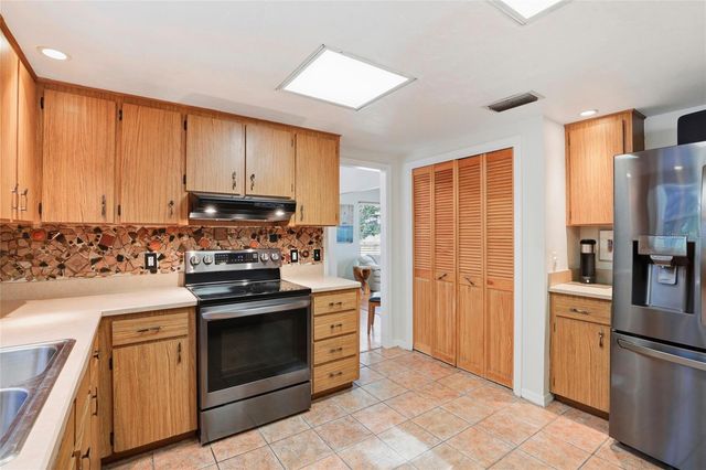 3021 NW 10TH PLACE, Gainesville, FL 32605