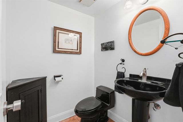 3021 NW 10TH PLACE, Gainesville, FL 32605