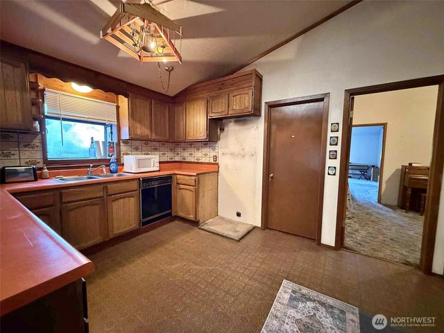 198 Calvin Road, Onalaska, WA 98533