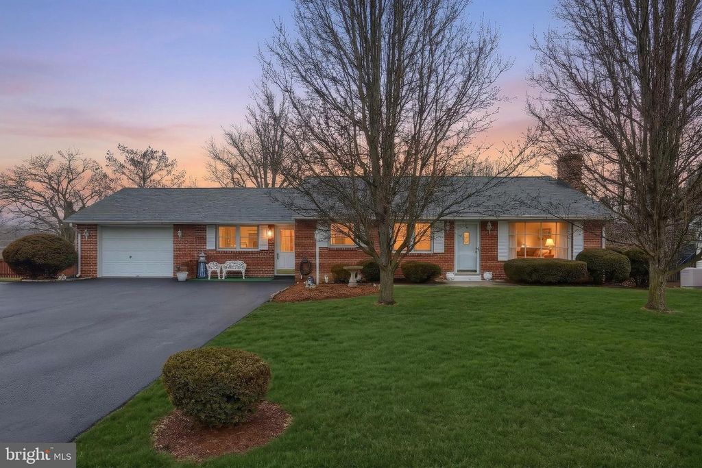 50 MUMMERT DR, Littlestown, PA 17340