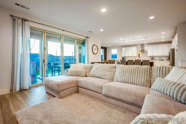 35828 Blue Breton Dr, Fallbrook, CA 92028