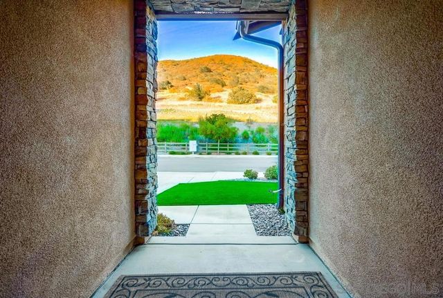 35828 Blue Breton Dr, Fallbrook, CA 92028