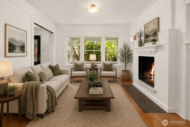 2031 Eastlake Avenue E, Seattle, WA 98102