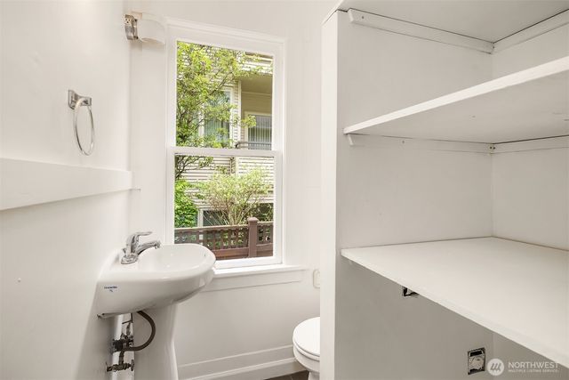 2031 Eastlake Avenue E, Seattle, WA 98102