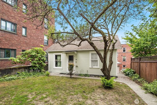 2031 Eastlake Avenue E, Seattle, WA 98102