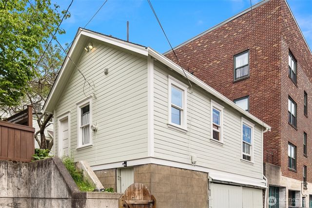 2031 Eastlake Avenue E, Seattle, WA 98102