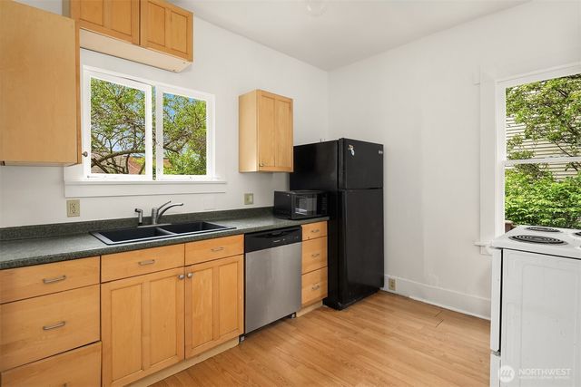 2031 Eastlake Avenue E, Seattle, WA 98102