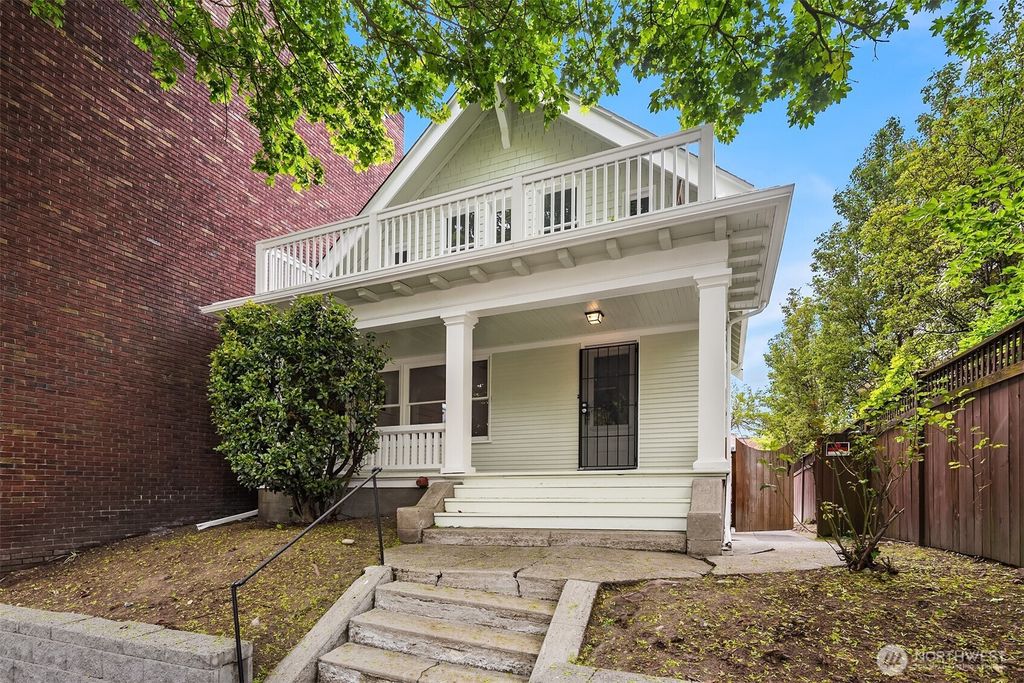 2031 Eastlake Avenue E, Seattle, WA 98102