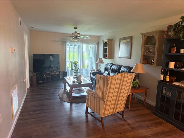 39132 COUNTY RD. 54 2056, Zephyrhills, FL 33542