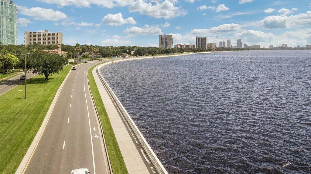 Image 11 of property listing at 6605 N NEBRASKA AVENUE 4, Tampa, FL 33604