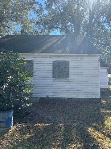 214 Landsend Avenue, Selma, AL 36701