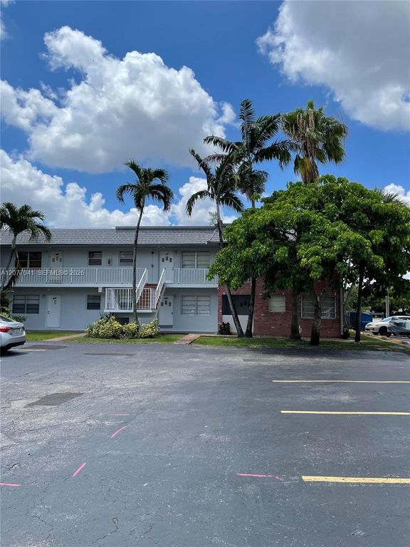 2051 NW 81st Avenue 528, Pembroke Pines, FL 33024