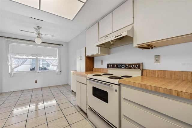 9124 39TH LANE N 5, Pinellas Park, FL 33782