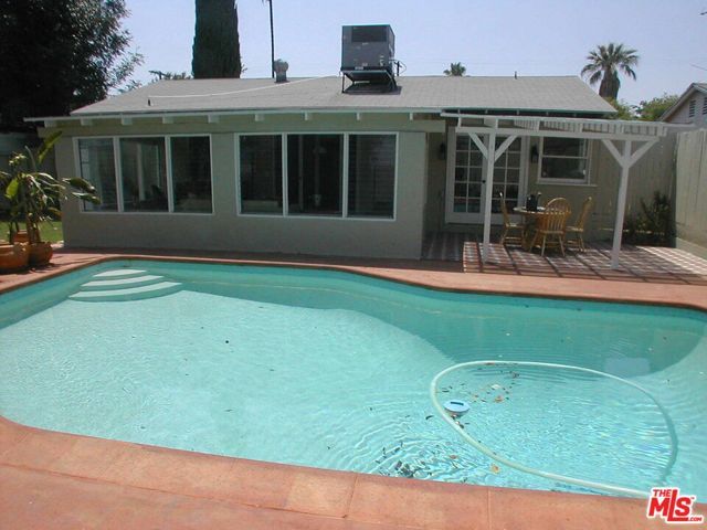 6040 Van Noord Avenue, Sherman Oaks, CA 91401