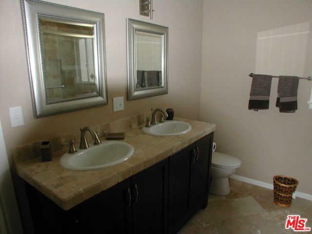 6040 Van Noord Avenue, Sherman Oaks, CA 91401
