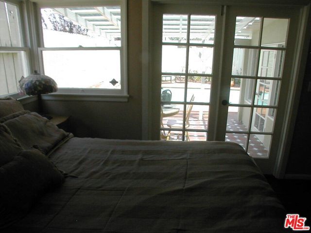 6040 Van Noord Avenue, Sherman Oaks, CA 91401