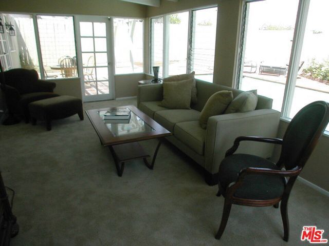 6040 Van Noord Avenue, Sherman Oaks, CA 91401