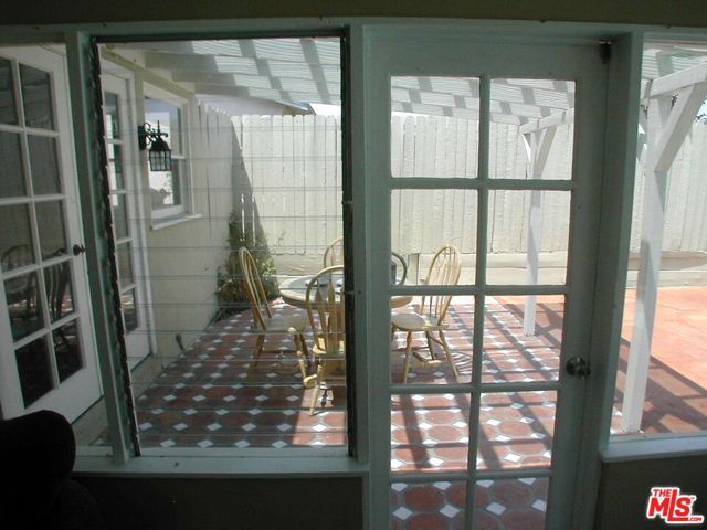6040 Van Noord Avenue, Sherman Oaks, CA 91401