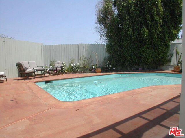 6040 Van Noord Avenue, Sherman Oaks, CA 91401