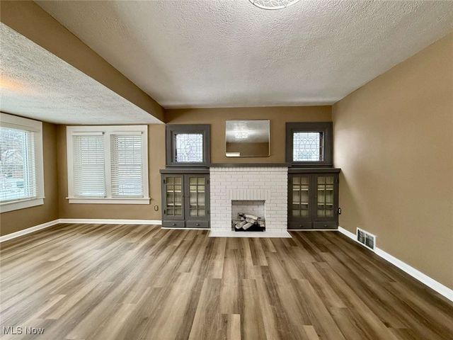 2485 10th Street, Cuyahoga Falls, OH 44221