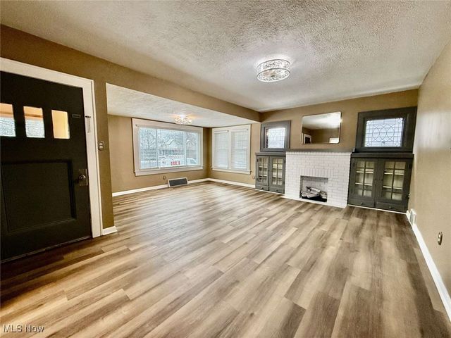 2485 10th Street, Cuyahoga Falls, OH 44221