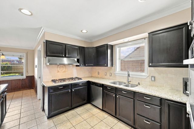 7823 Twin Hills Drive, Houston, TX 77071