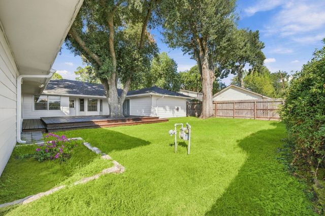 7823 Twin Hills Drive, Houston, TX 77071
