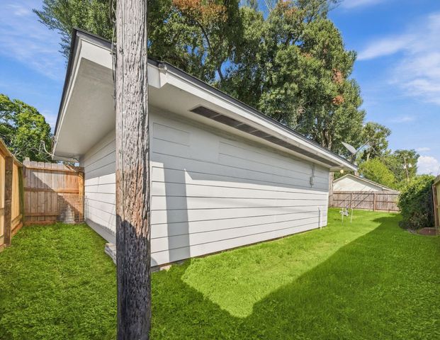 7823 Twin Hills Drive, Houston, TX 77071