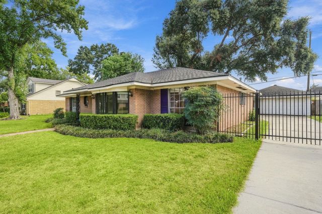 7823 Twin Hills Drive, Houston, TX 77071