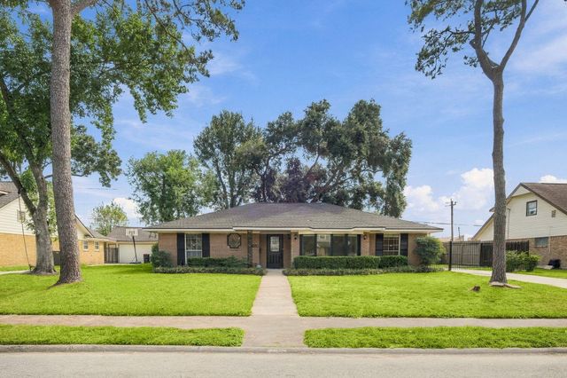 7823 Twin Hills Drive, Houston, TX 77071