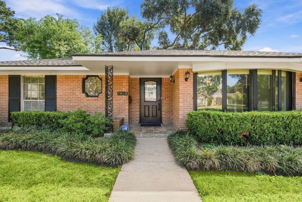 7823 Twin Hills Drive, Houston, TX 77071