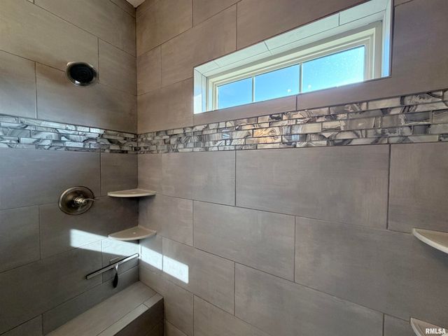 6303 W CROSSWYND Court, Edwards, IL 61528