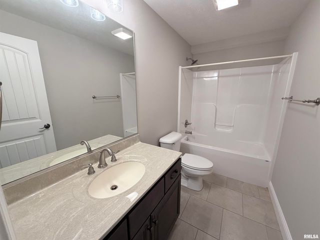 6303 W CROSSWYND Court, Edwards, IL 61528