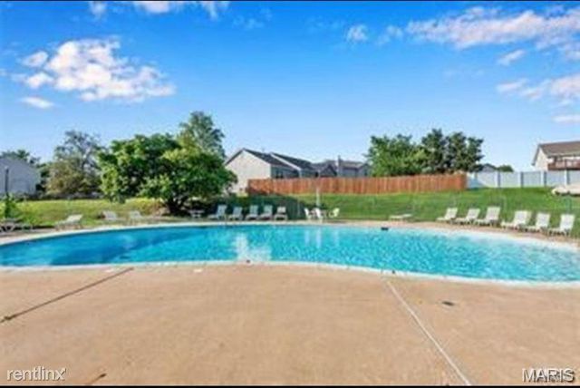 1453 Summergate Parkway H, St Charles, MO 63303