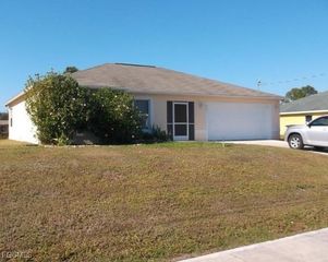 913 Sara AVE N, Lehigh Acres, FL 33971