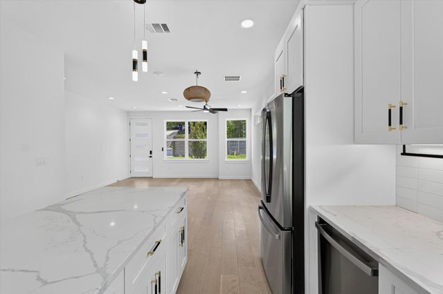 5305 Ledesma RD 1, Austin, TX 78721