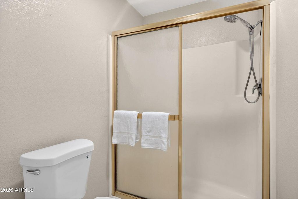 Image 12 of property listing at 4534 W VOGEL Avenue, Glendale, AZ 85302