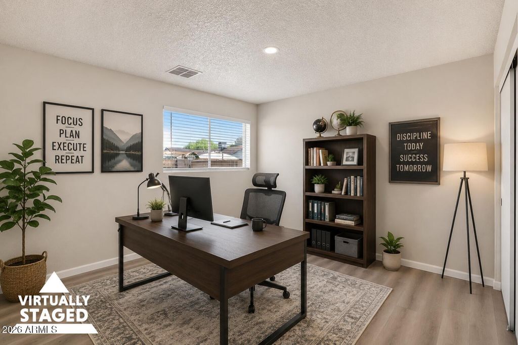 Image 15 of property listing at 4534 W VOGEL Avenue, Glendale, AZ 85302