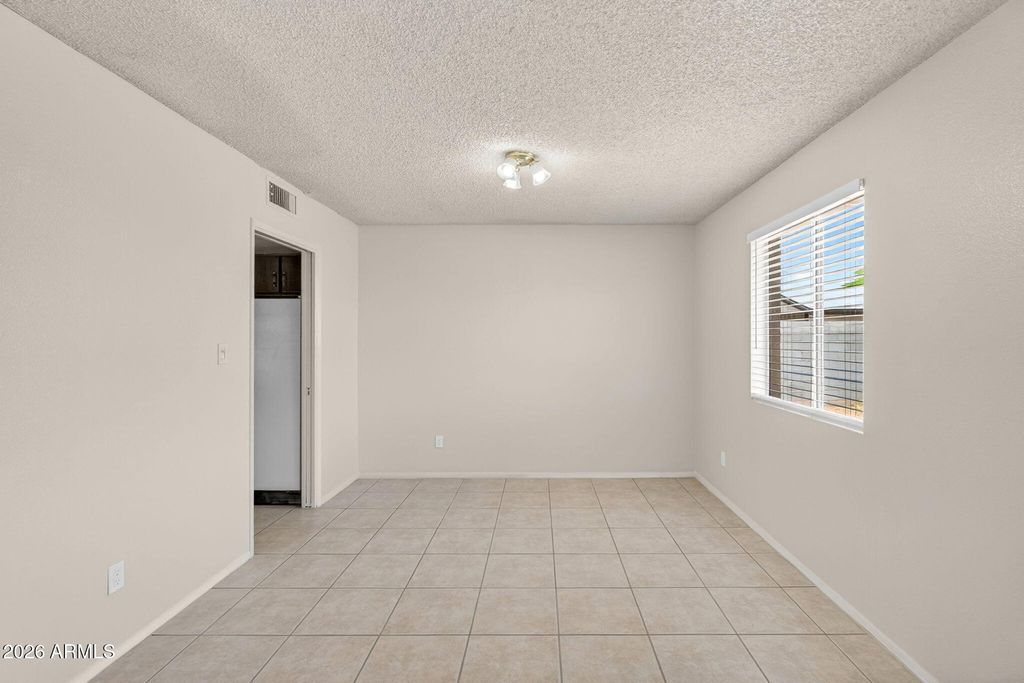 Image 18 of property listing at 4534 W VOGEL Avenue, Glendale, AZ 85302