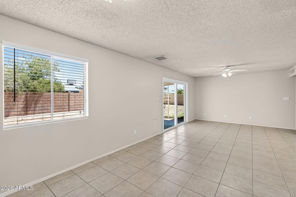 Image 23 of property listing at 4534 W VOGEL Avenue, Glendale, AZ 85302
