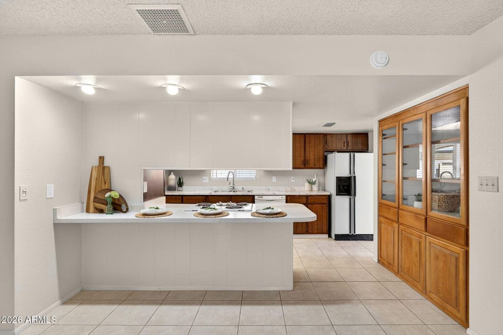 Image 24 of property listing at 4534 W VOGEL Avenue, Glendale, AZ 85302