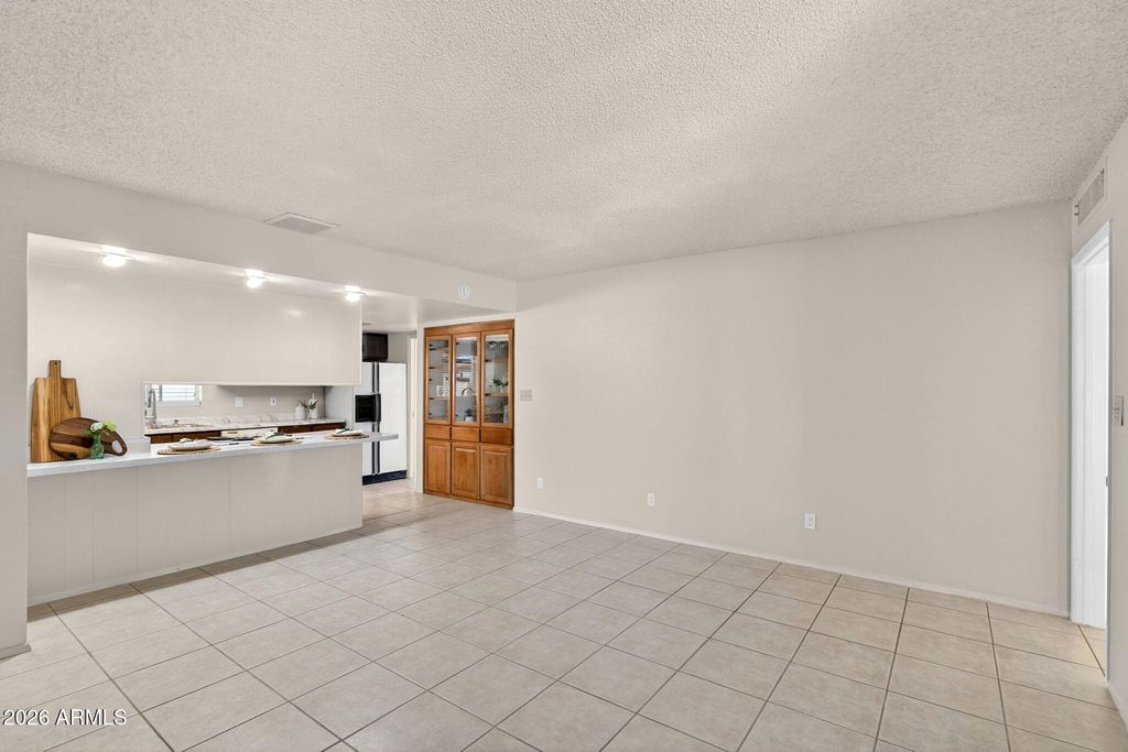 Image 26 of property listing at 4534 W VOGEL Avenue, Glendale, AZ 85302