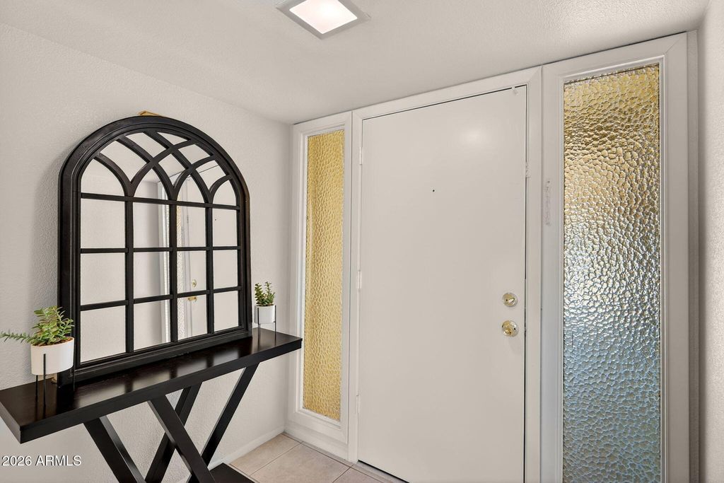 Image 3 of property listing at 4534 W VOGEL Avenue, Glendale, AZ 85302