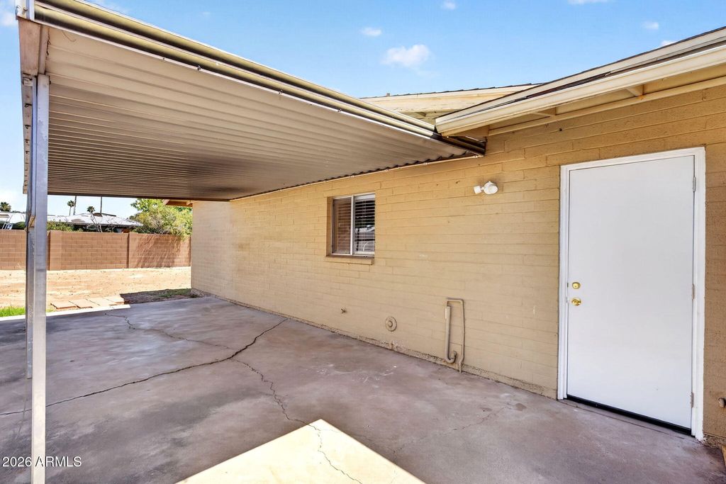 Image 32 of property listing at 4534 W VOGEL Avenue, Glendale, AZ 85302